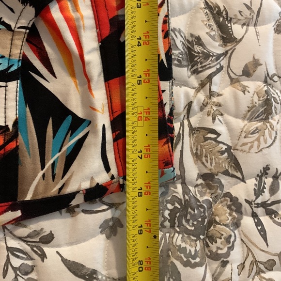 Fun summer Frank Lyman pants EUC - Picture 4 of 4